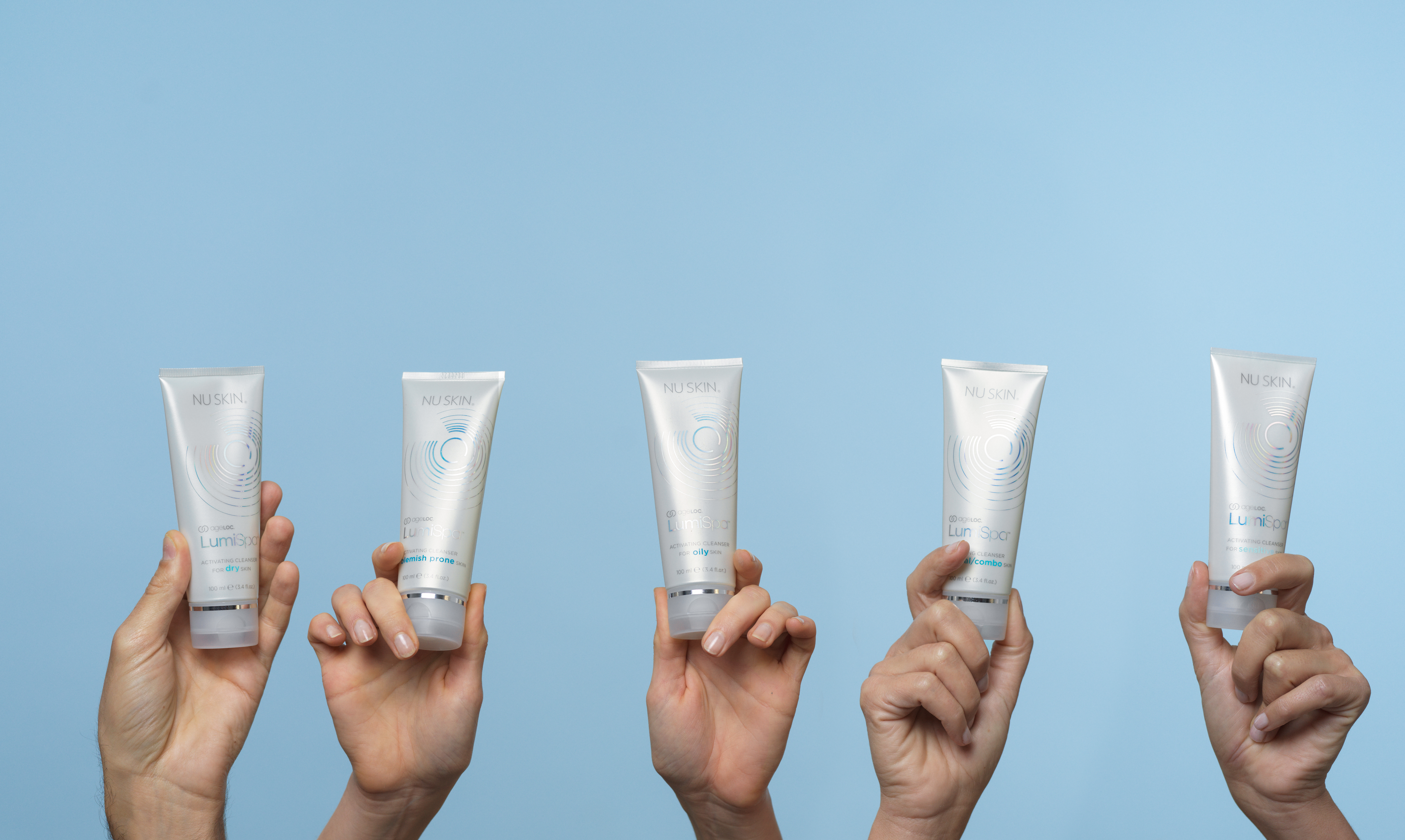 ageloc-lumispa-io-model-hands-only-images (9) (1)